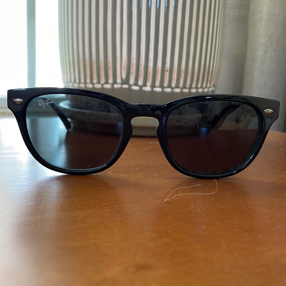 Ray Ban classic black sunglasses